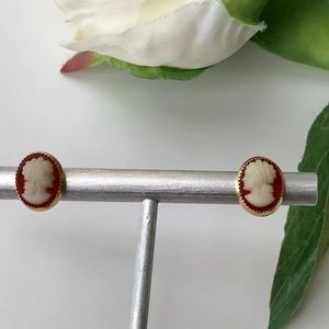 14k Gold Vintage Carved Shell Cameo Earrings